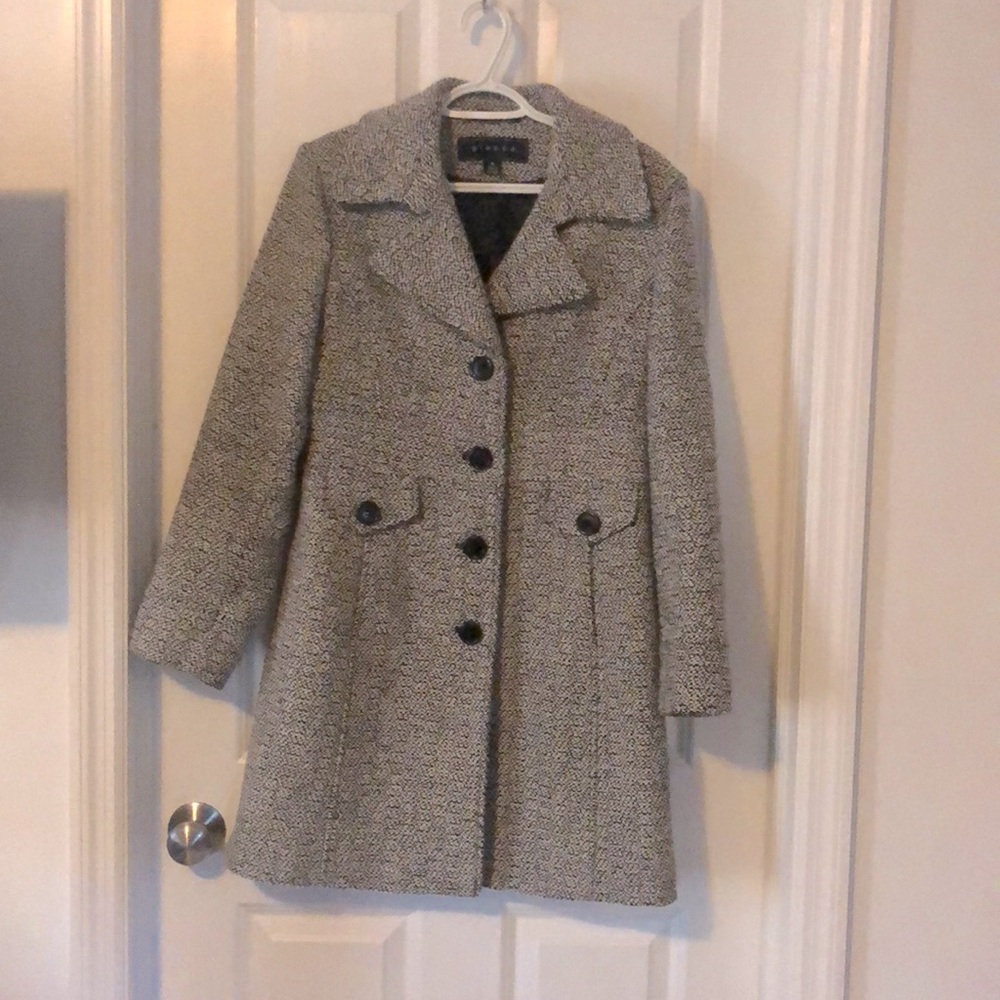 Women’s winter coat, GIACCA, medium,knee length, can use for dressy or casual